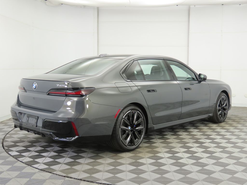 Thumbnail: 2026 BMW 7 Series - 5