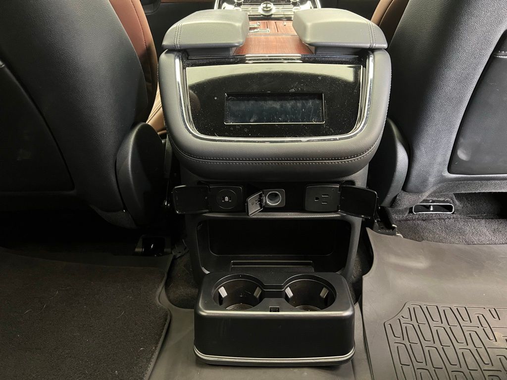 Thumbnail: 2024 Lincoln Navigator - 10