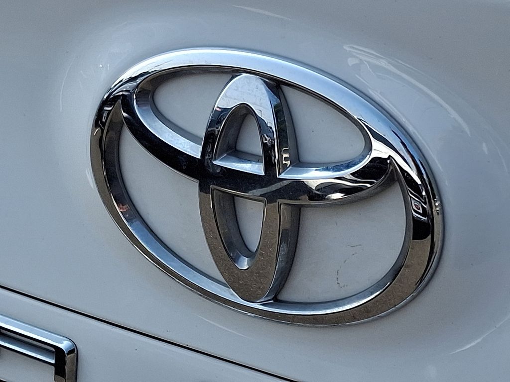 Thumbnail: 2023 Toyota Camry - 30