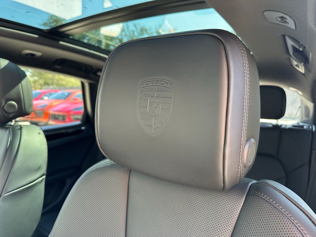 Thumbnail: 2026 Porsche Macan - 21