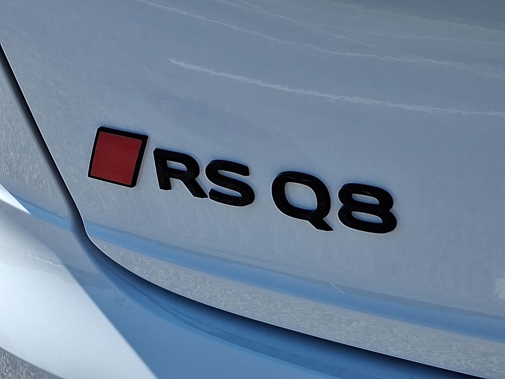 Thumbnail: 2026 Audi RS Q8 - 11