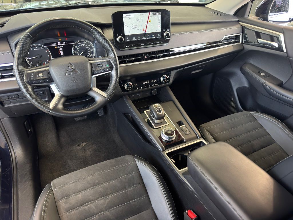 2024 Mitsubishi Outlander SE Silver at South Houston Nissan
