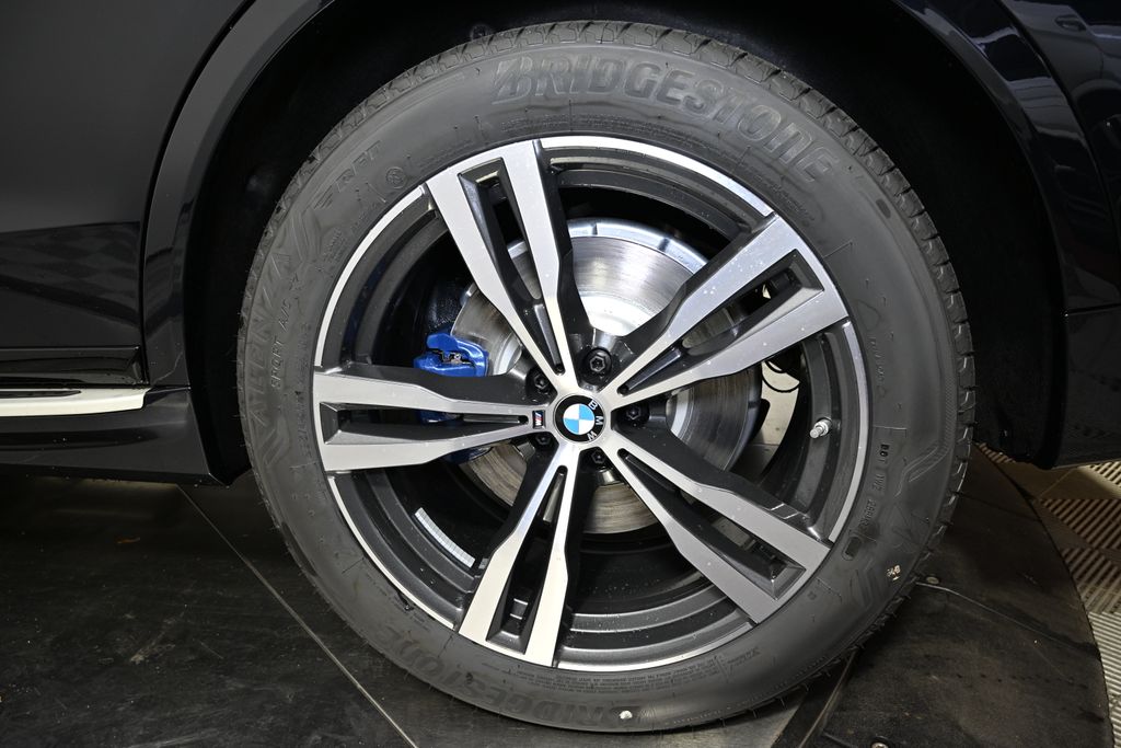 Thumbnail: 2026 BMW X7 - 12