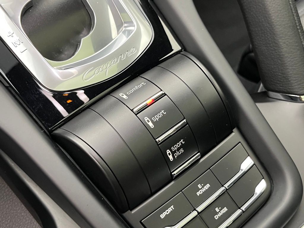 Thumbnail: 2015 Porsche Cayenne - 16