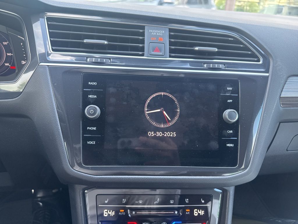 2023 Volkswagen Tiguan SE R-Line 9
