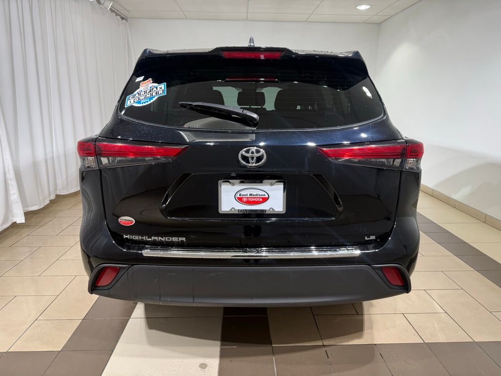 2023 Toyota Highlander LE 5