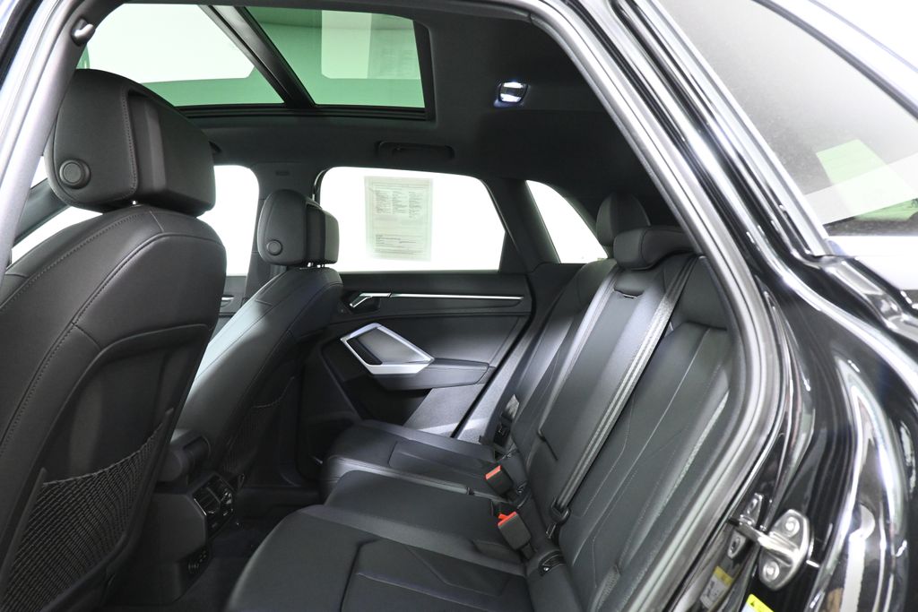 Thumbnail: 2021 Audi Q3 - 31