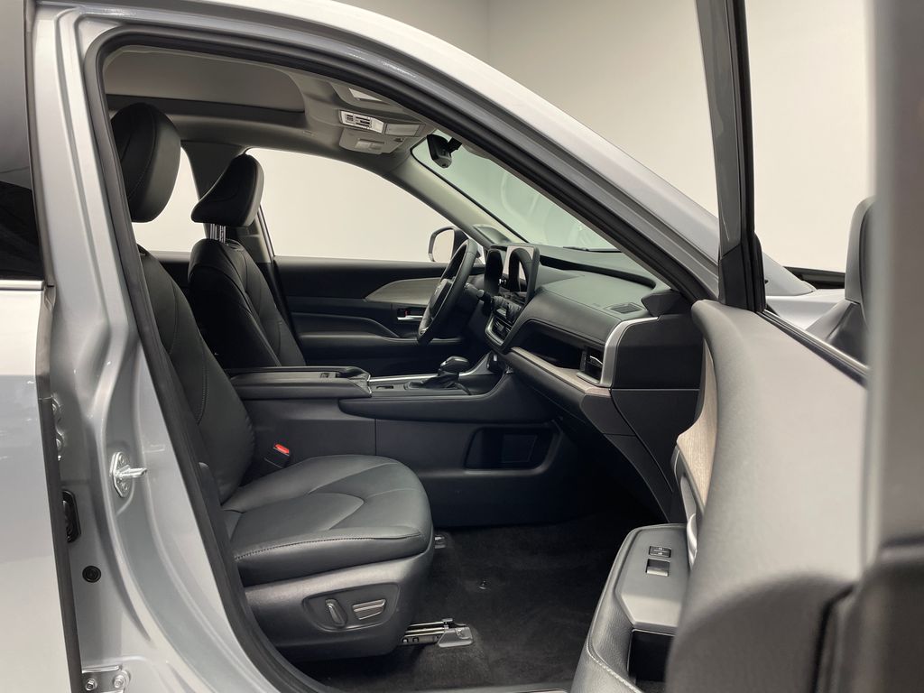 2024 Toyota Grand Highlander Limited 16