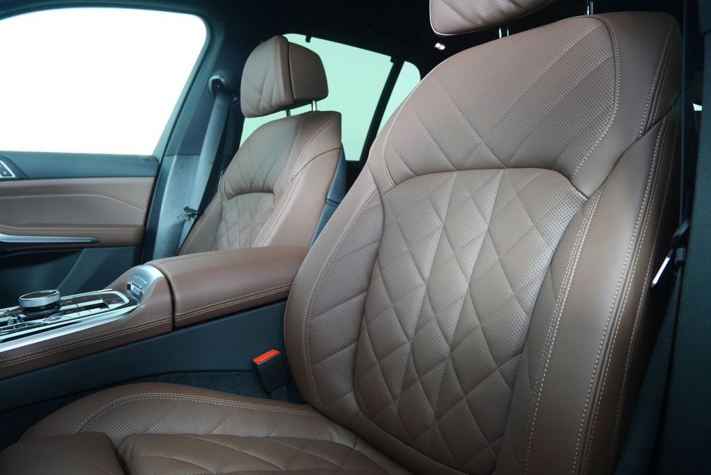 Thumbnail: 2026 BMW X5 - 10