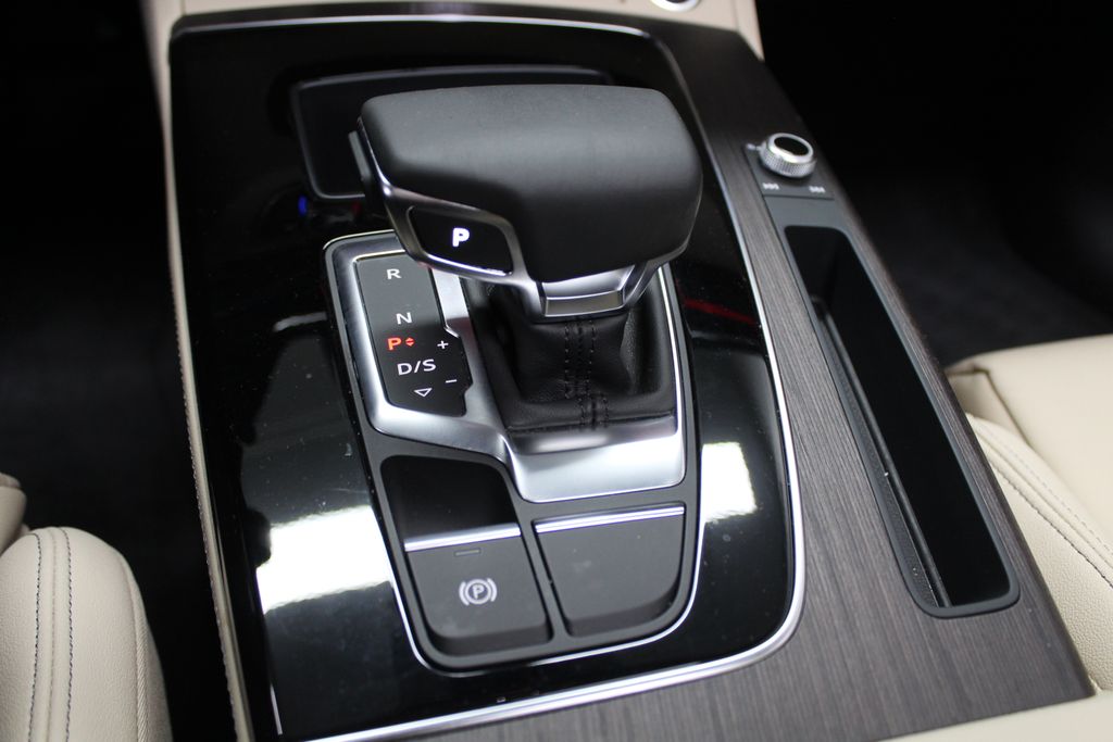 Thumbnail: 2025 Audi Q5 - 14