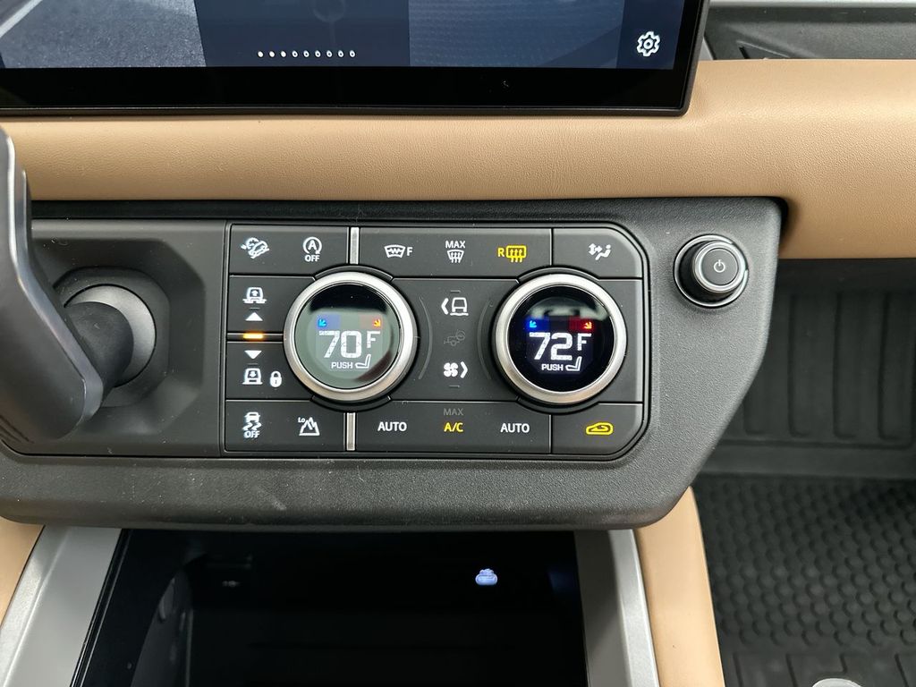 2025 Land Rover Defender 110 13