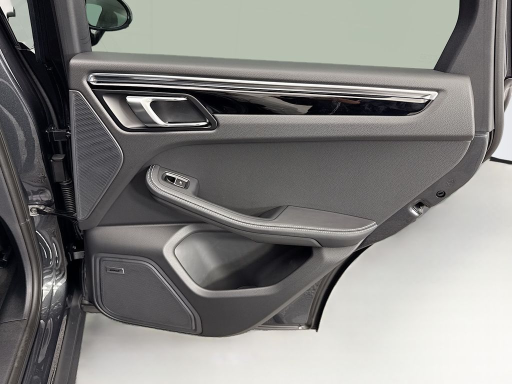 Thumbnail: 2026 Porsche Macan - 28