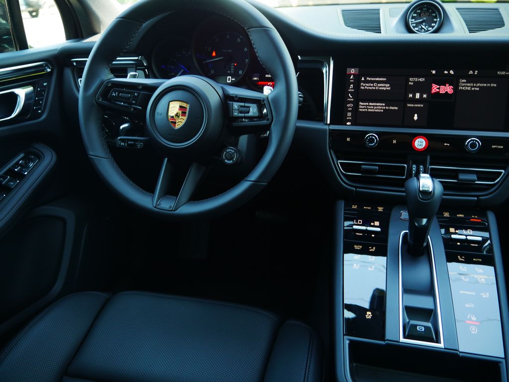 Thumbnail: 2026 Porsche Macan - 26
