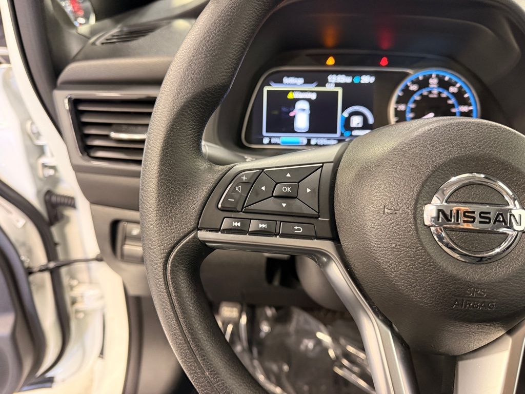 Thumbnail: 2022 Nissan Leaf - 13