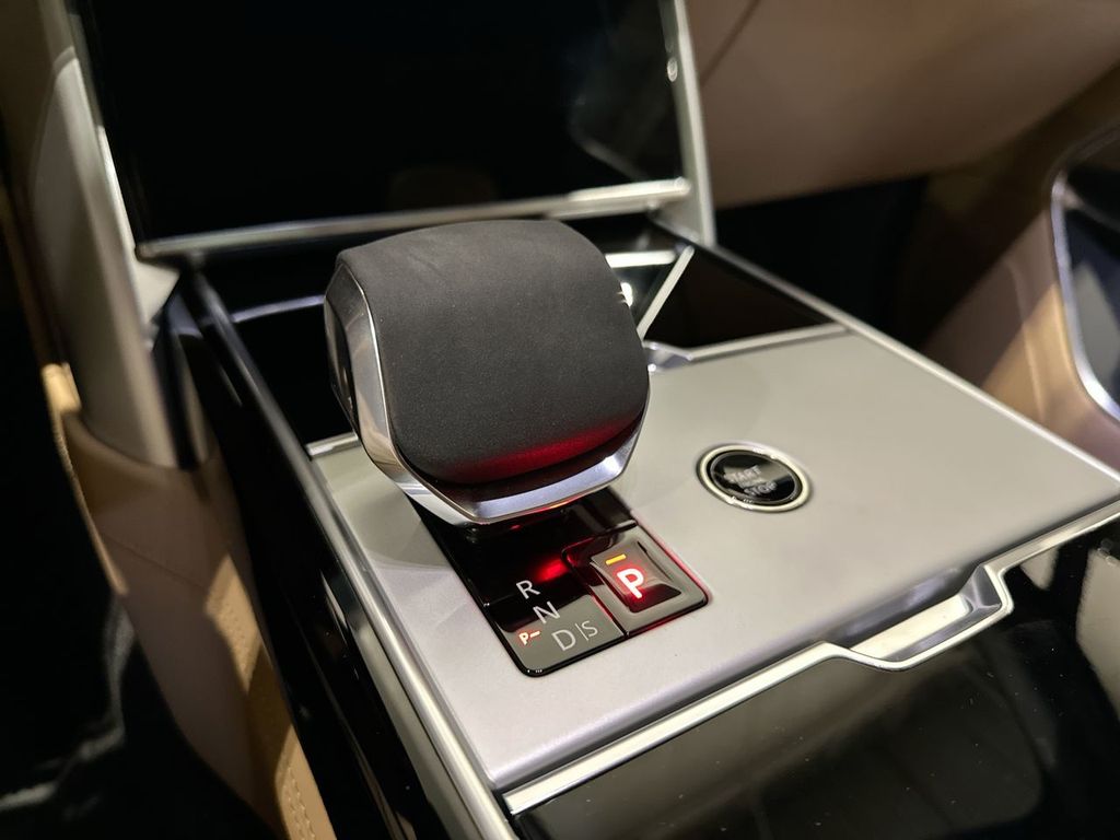 Thumbnail: 2026 Land Rover Range Rover - 12