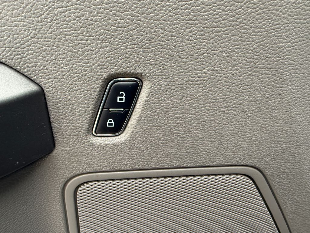 Used 2017 Brown Ford XLT image 41