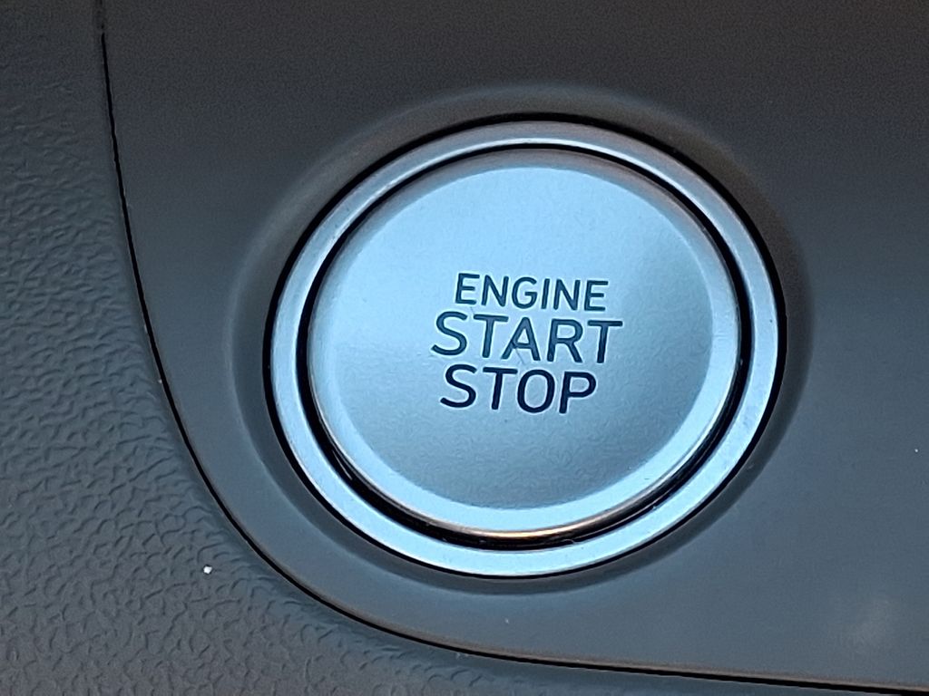 2023 Hyundai Elantra — photo 23