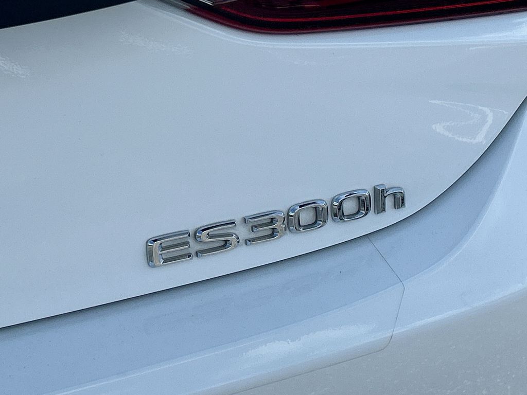 Thumbnail: 2023 Lexus ES - 19