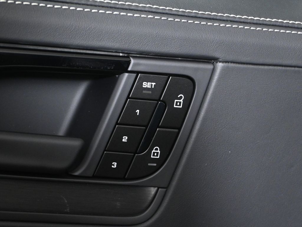 Thumbnail: 2026 Porsche Cayenne - 30