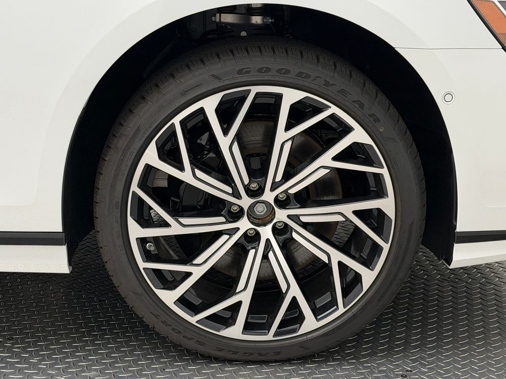 Thumbnail: 2027 Audi A8 - 8