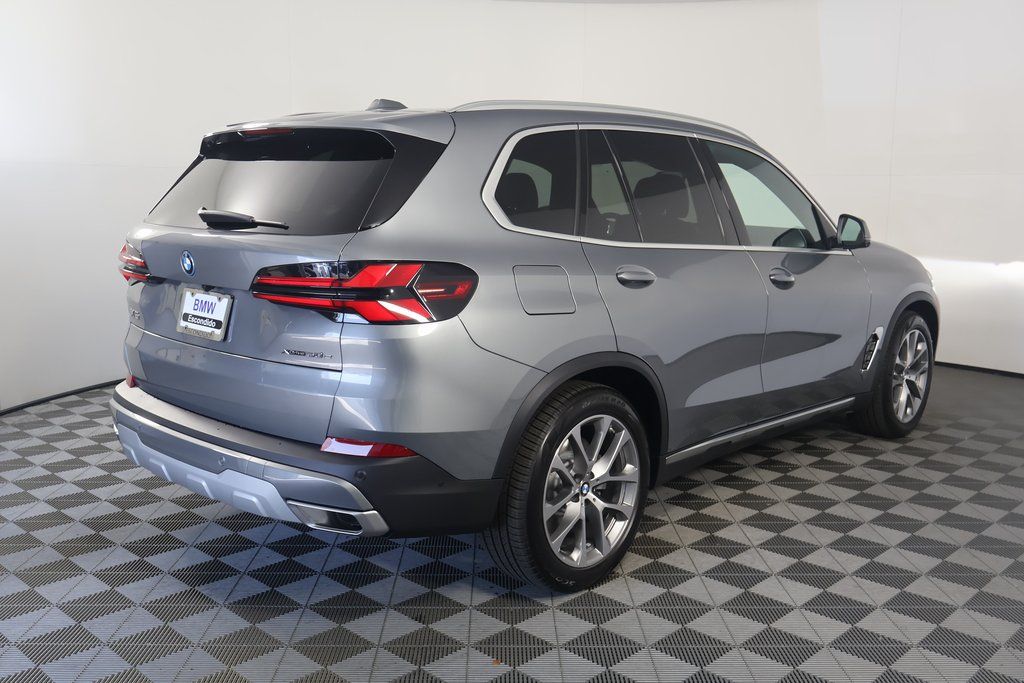 Thumbnail: 2026 BMW X5 - 2