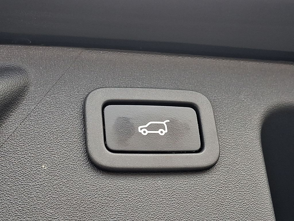 Thumbnail: 2018 Land Rover Discovery Sport - 26