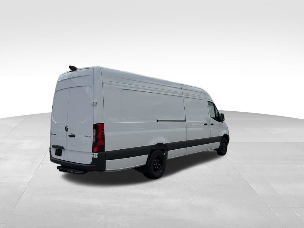 Used 2025 White Mercedes-Benz Cargo 170 WB image 5
