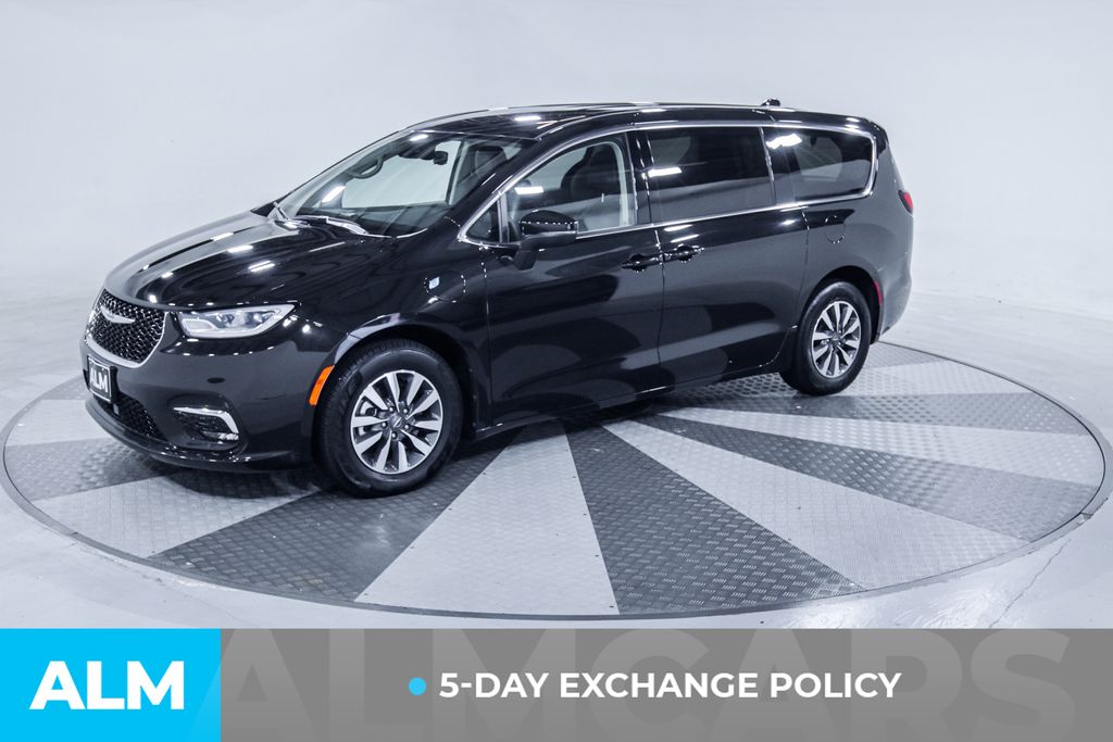 Used 2023 Black Chrysler Touring L image 3