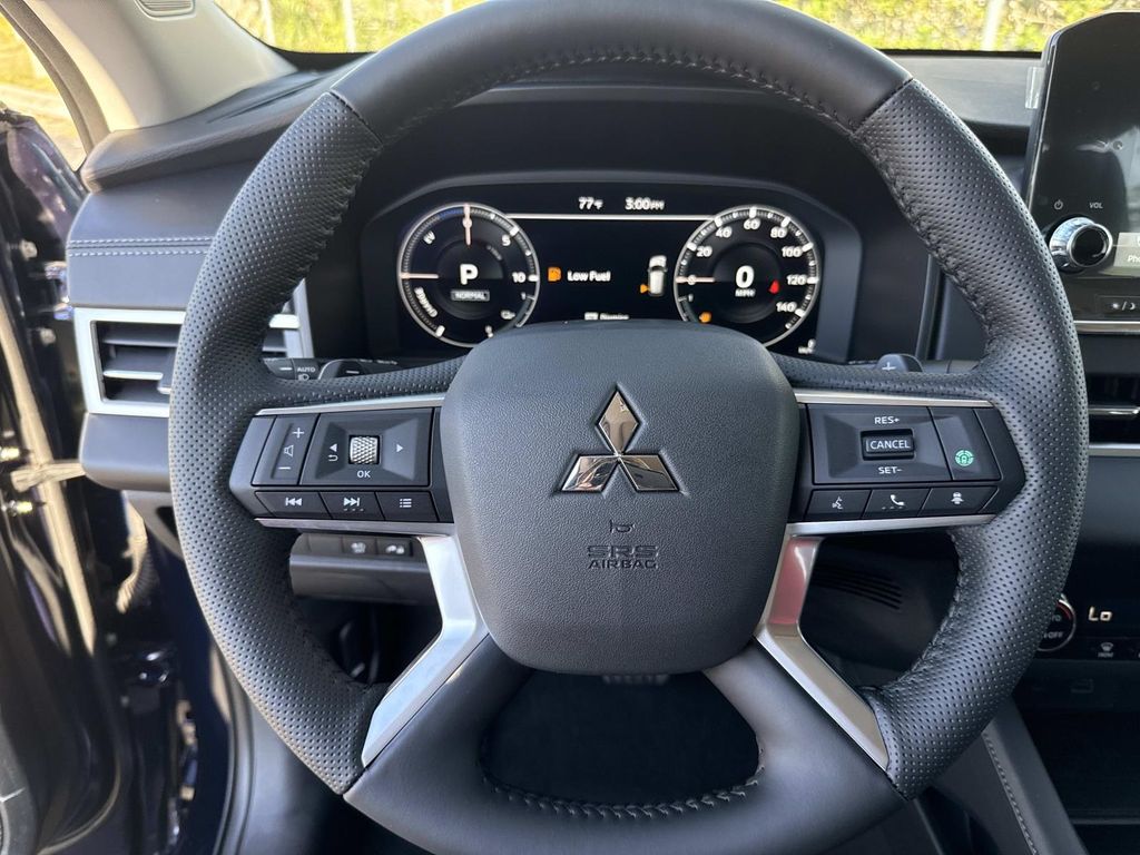 2025 Mitsubishi Outlander Plug-in Hybrid SE - Photo 38