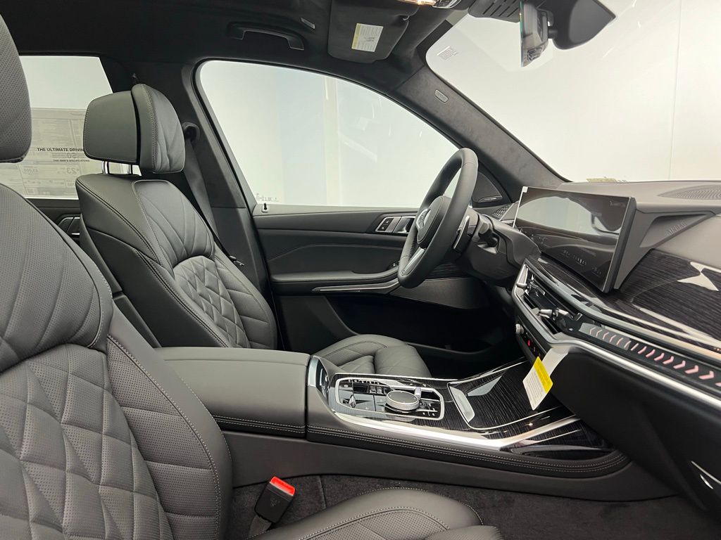 Thumbnail: 2026 BMW X7 - 6