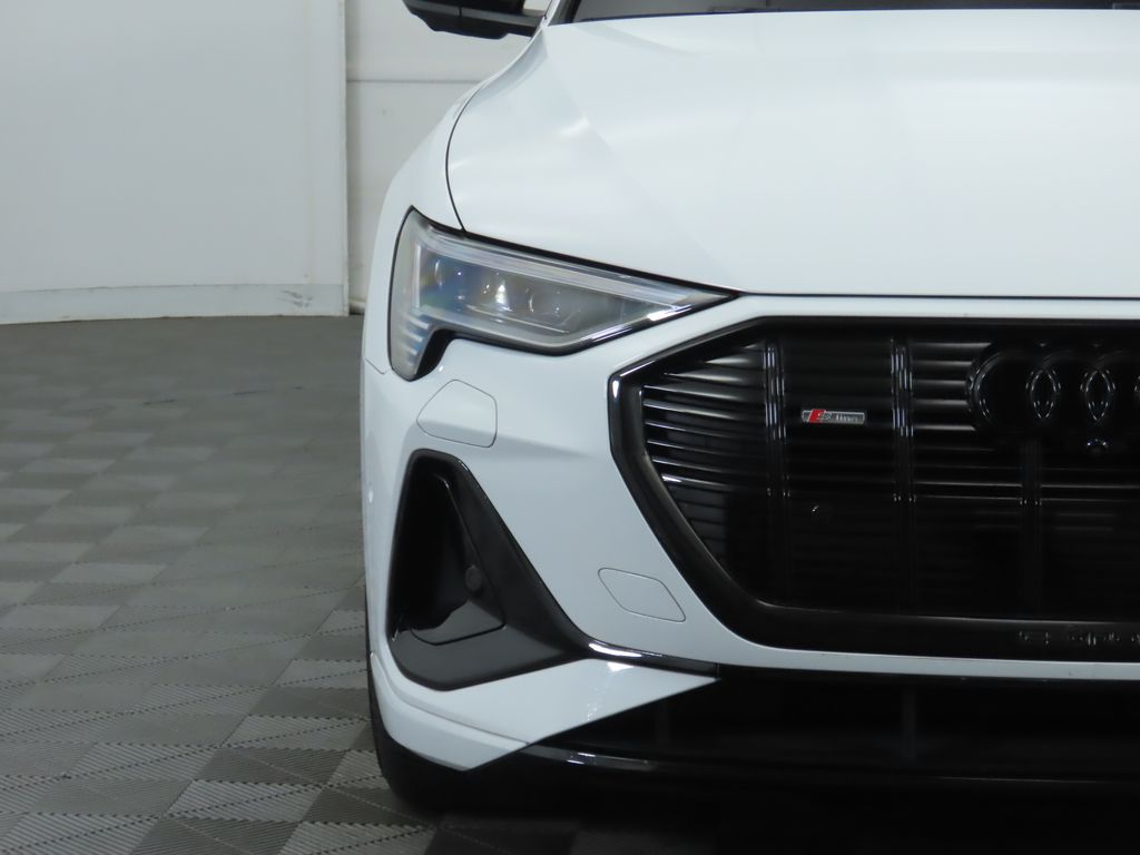2023 Audi e-tron Premium 12