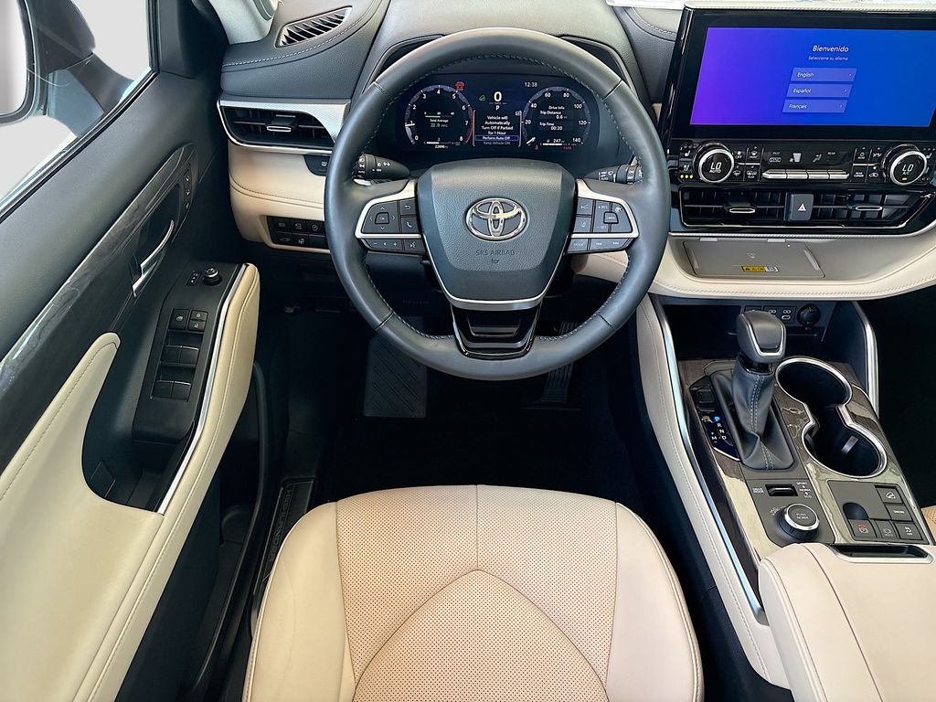 Thumbnail: 2024 Toyota Highlander - 10