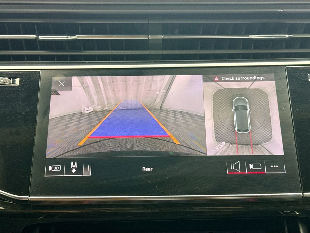 Thumbnail: 2020 Audi Q8 - 15