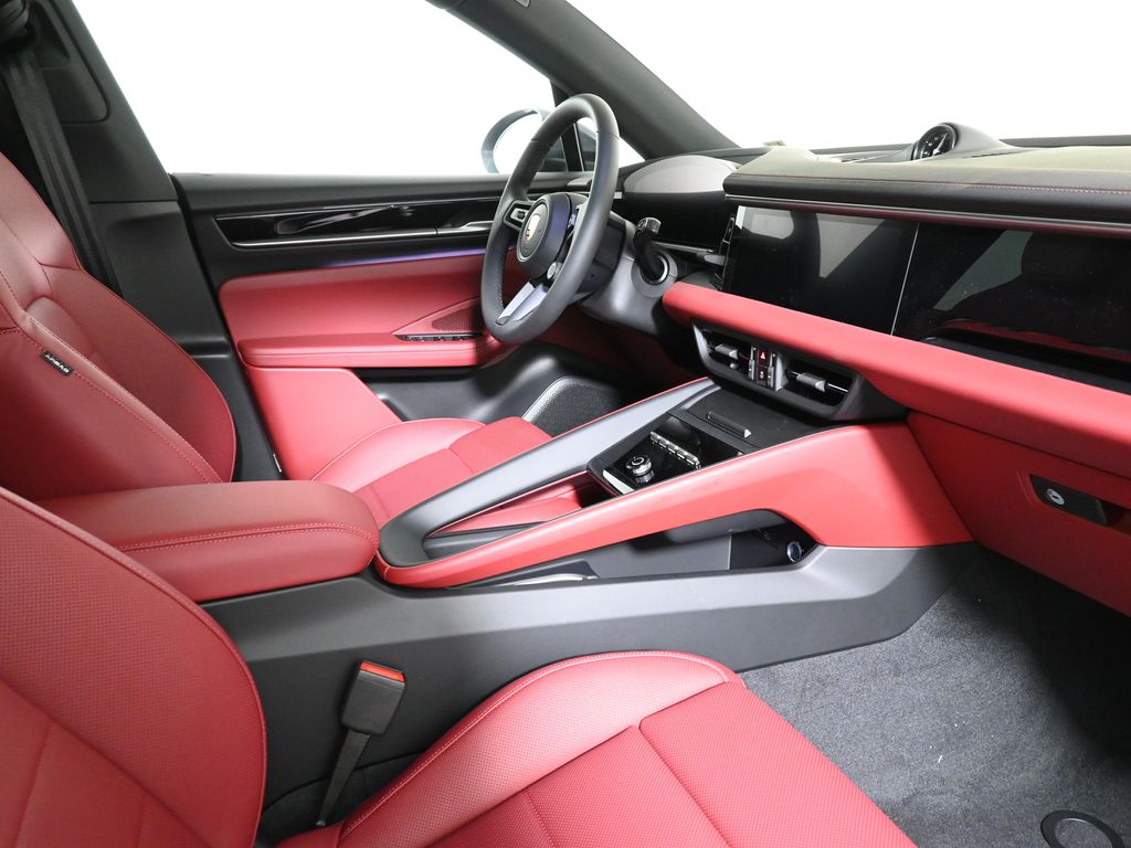 Thumbnail: 2025 Porsche Macan - 29