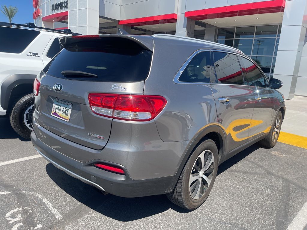 Thumbnail: 2017 Kia Sorento - 4