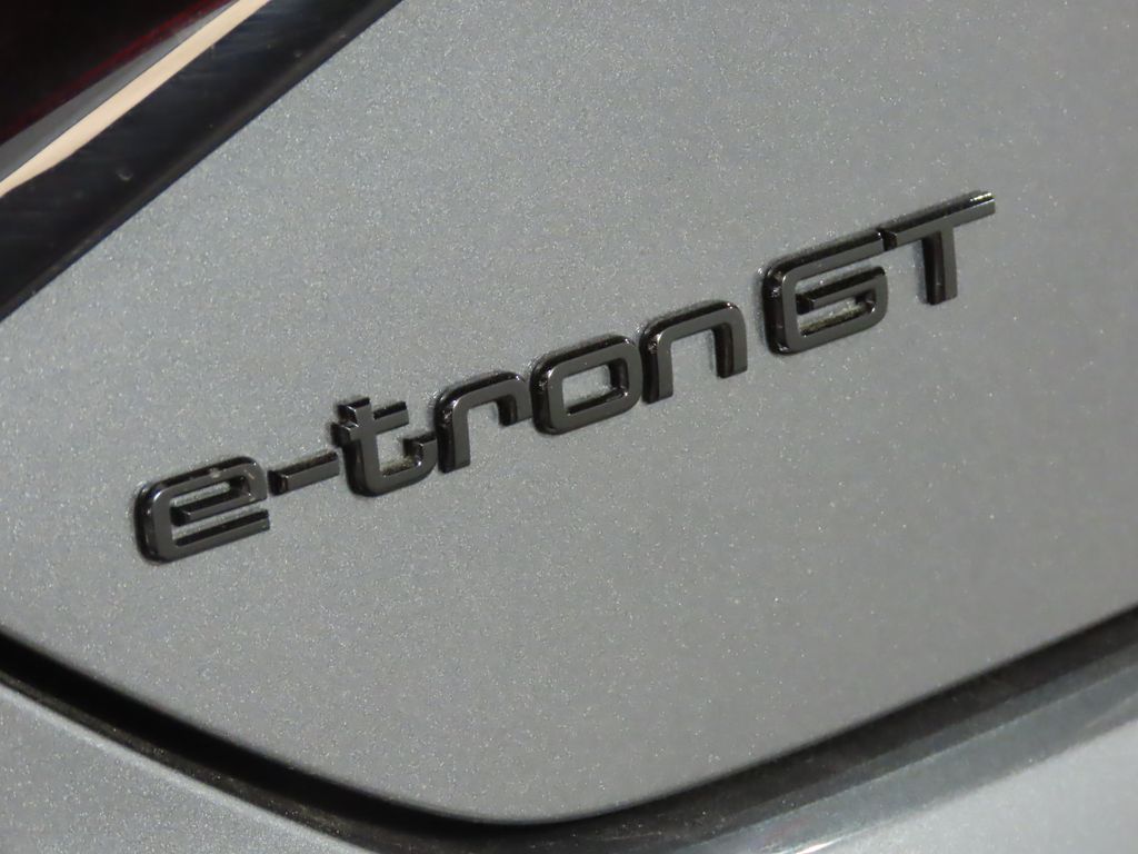 Thumbnail: 2022 Audi e-tron GT - 9