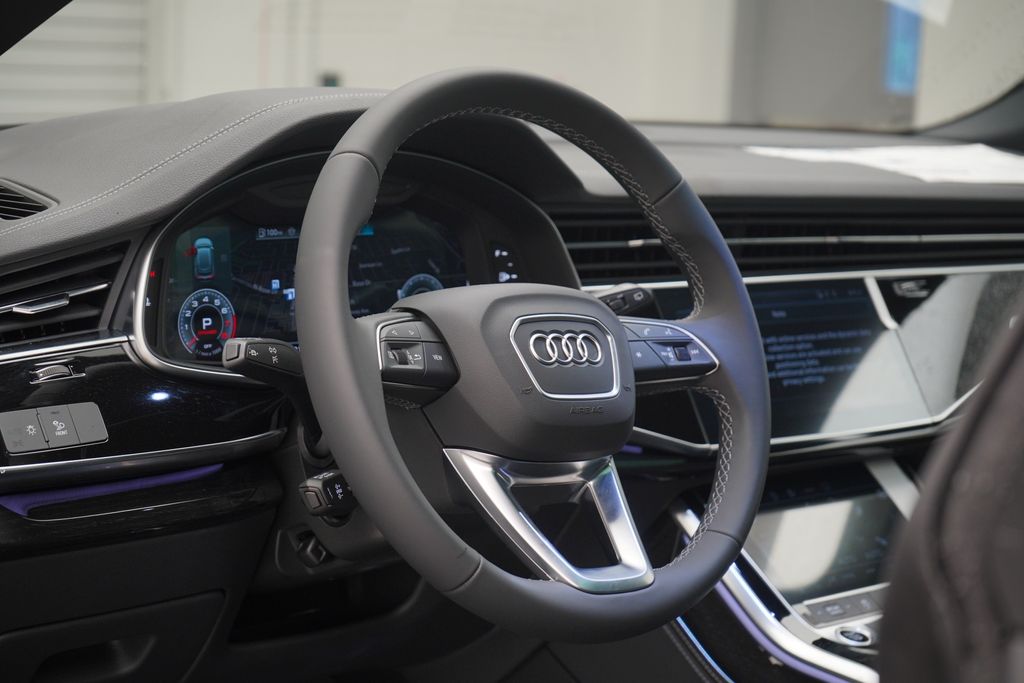 Thumbnail: 2025 Audi Q8 - 8