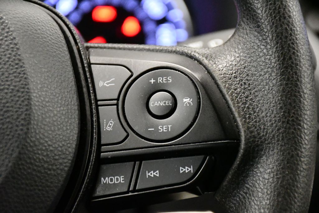 2022 Toyota RAV4 LE 21