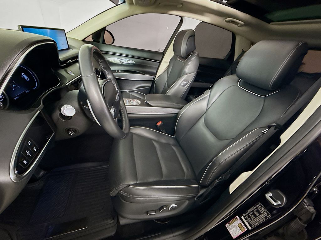 Thumbnail: 2024 Genesis GV70 - 21