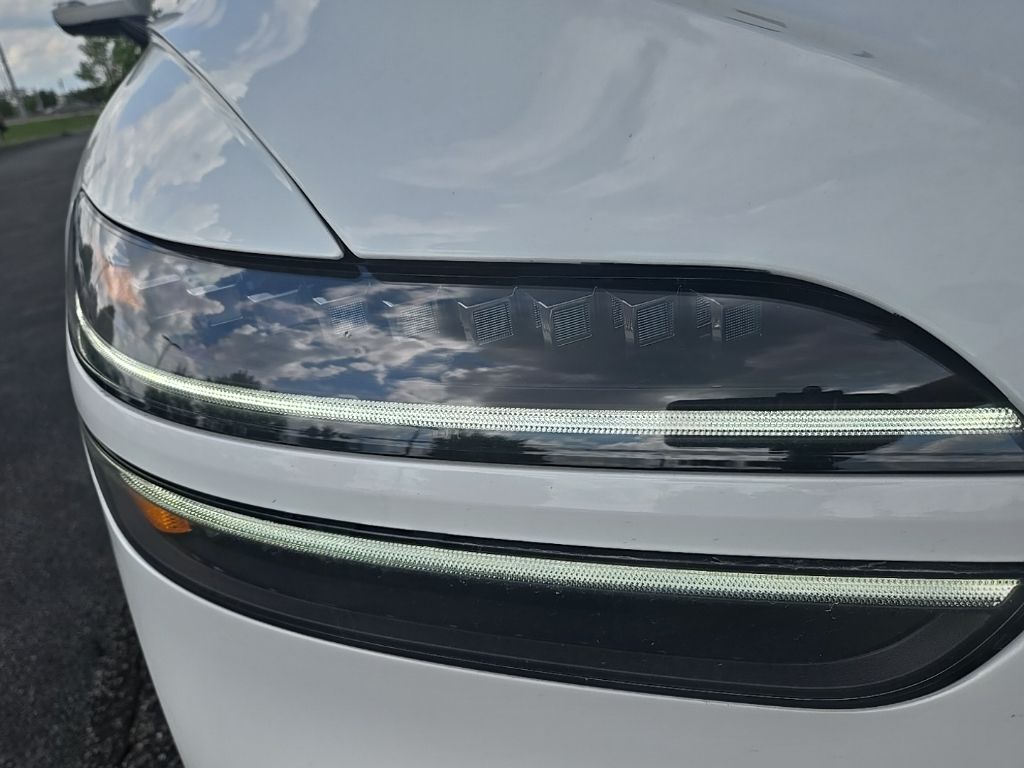 Thumbnail: 2026 Genesis GV70 - 13