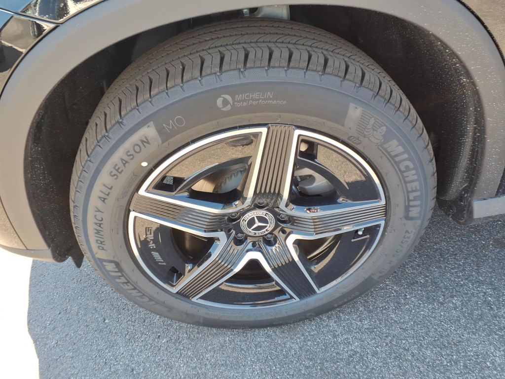 New 2026 Black Mercedes-Benz GLC 300 image 10