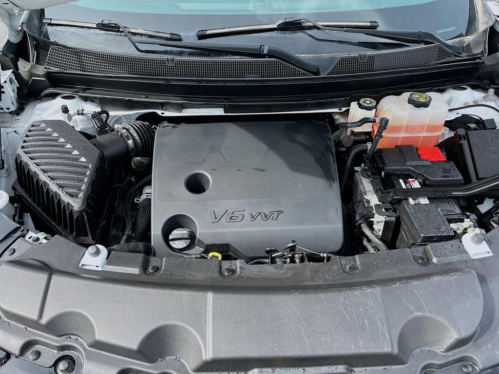 Used 2022 White Chevrolet Premier image 33