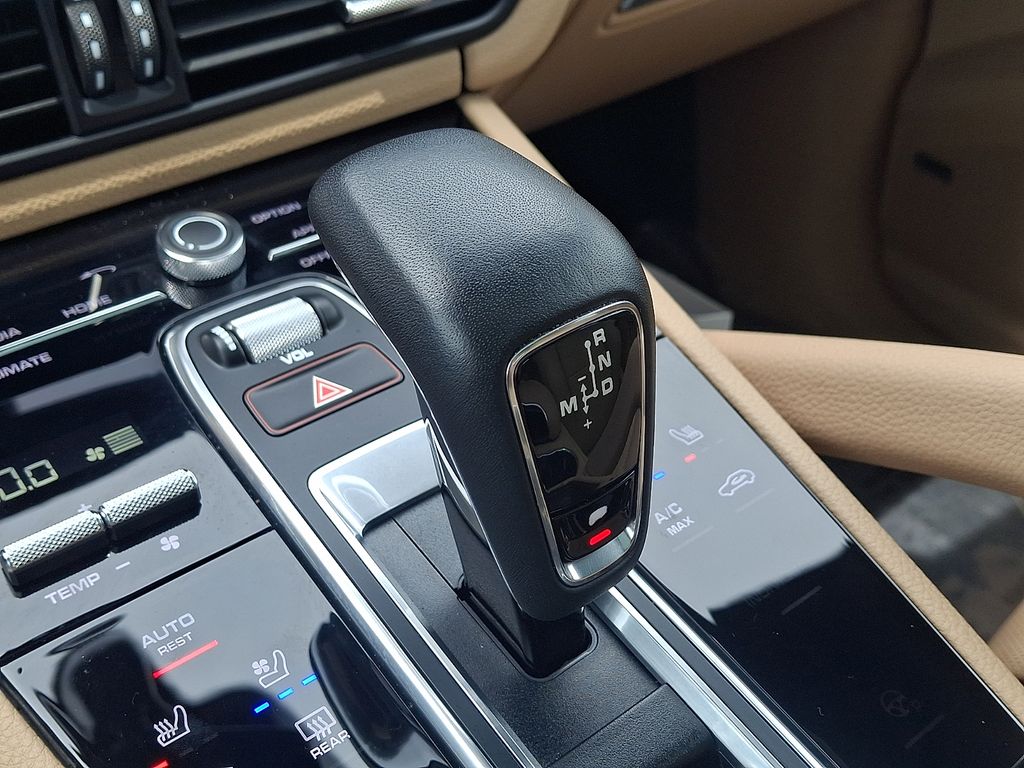 Thumbnail: 2023 Porsche Cayenne - 17