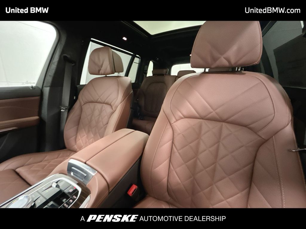Thumbnail: 2026 BMW X7 - 13