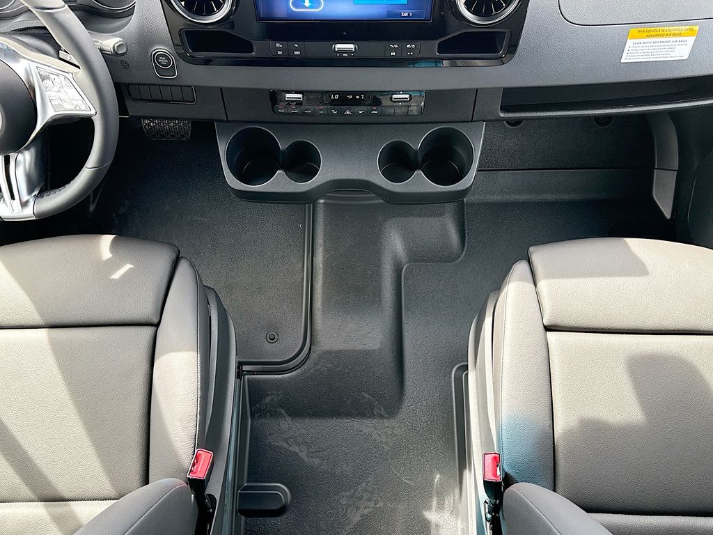 Thumbnail: 2026 Mercedes-Benz Sprinter - 16