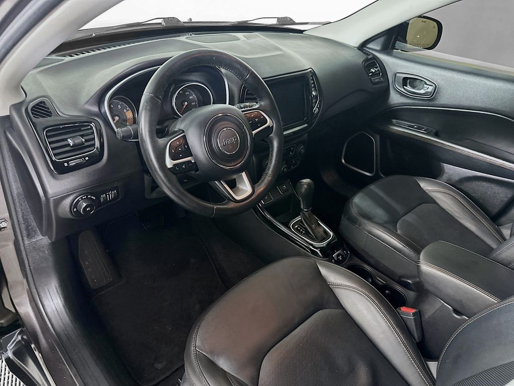 Used 2018 Gray Jeep Limited image 30