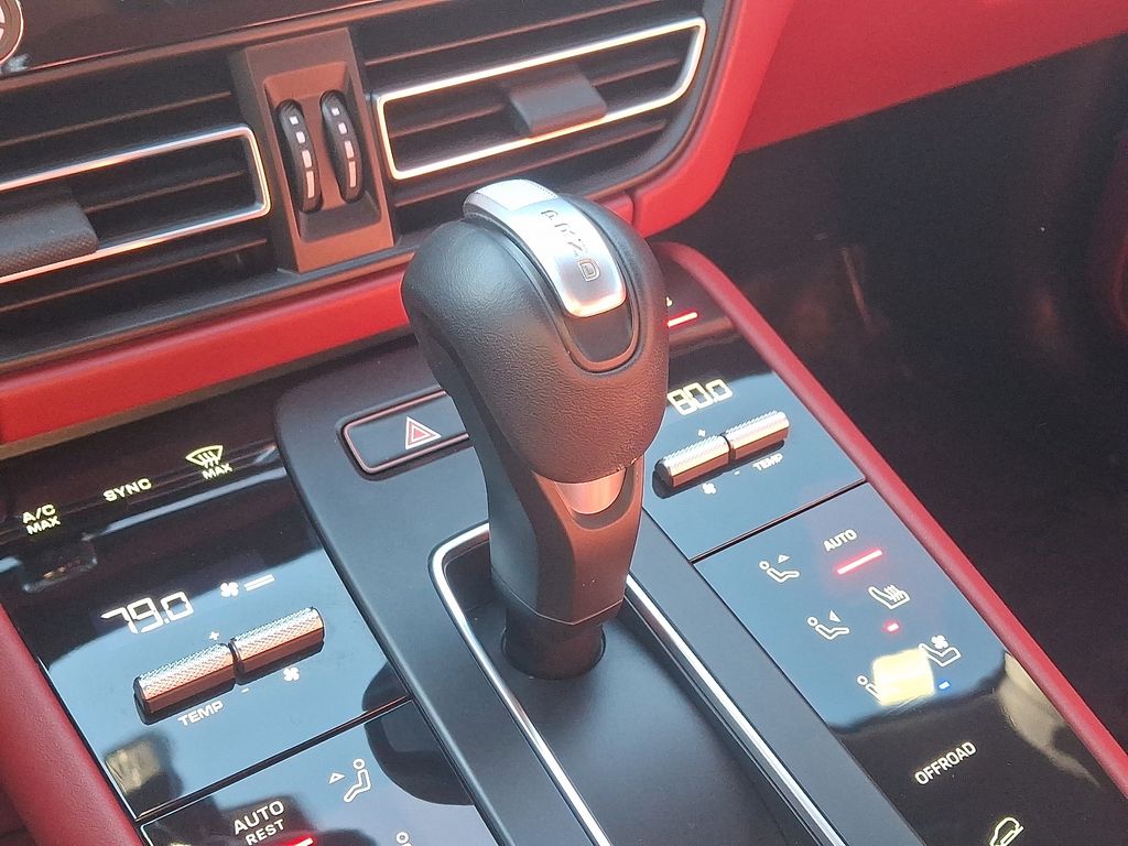 Thumbnail: 2024 Porsche Macan - 16