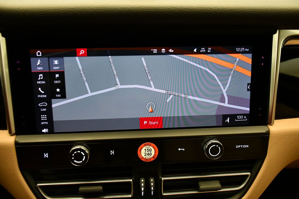 Thumbnail: 2022 Porsche Macan - 31