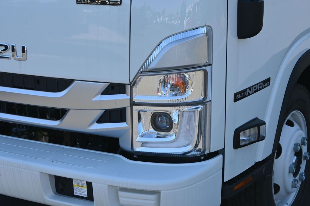 2025 Isuzu NPR HD 