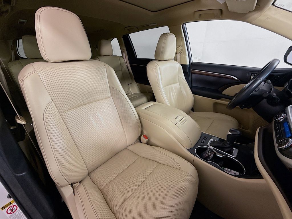 Thumbnail: 2015 Toyota Highlander - 27
